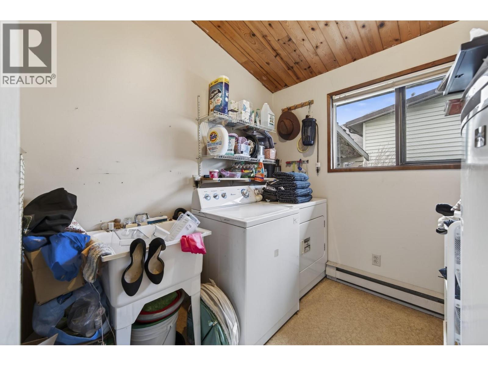 359 MOUNTAINVIEW Road, Lillooet