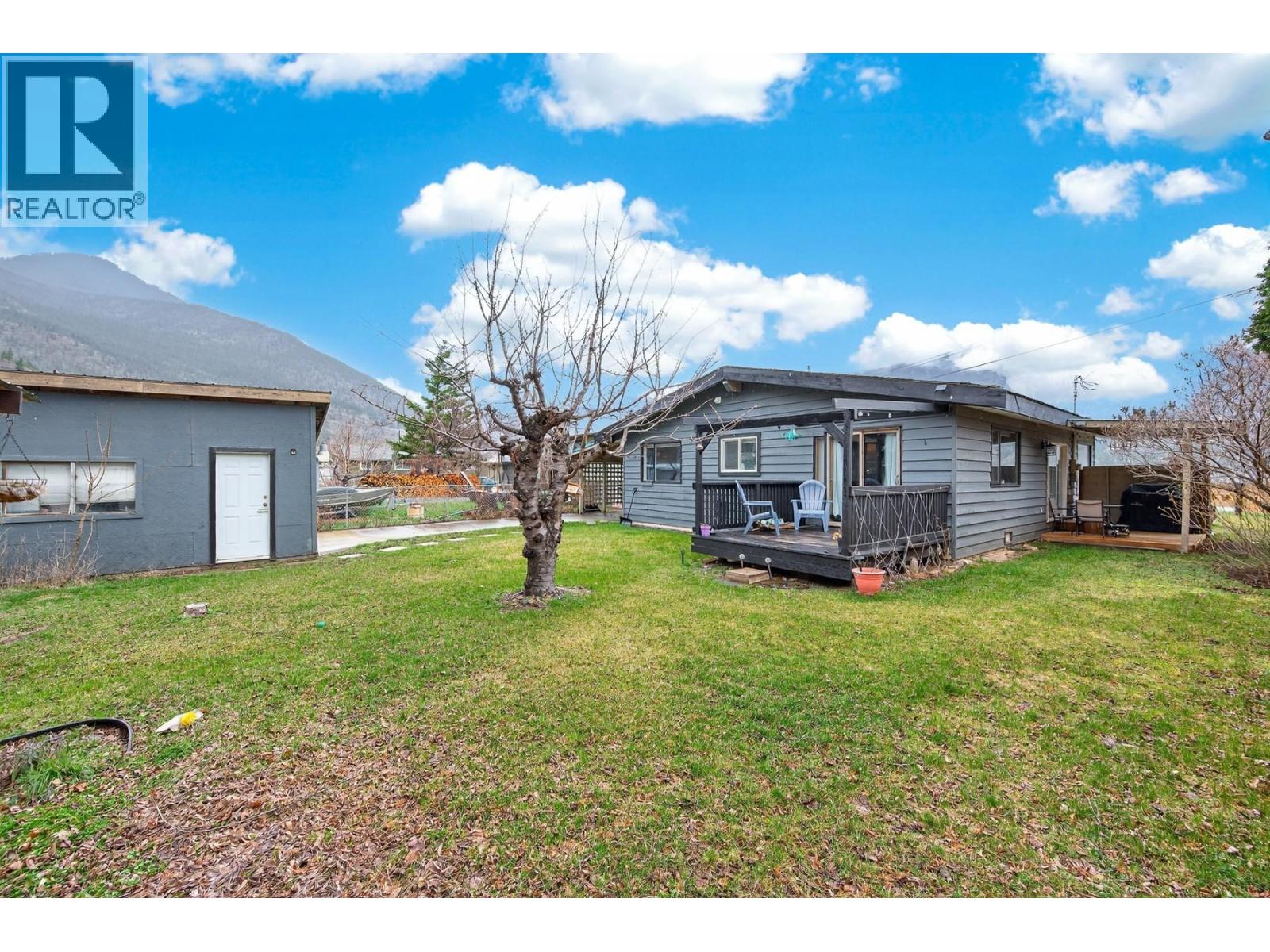 359 MOUNTAINVIEW Road, Lillooet