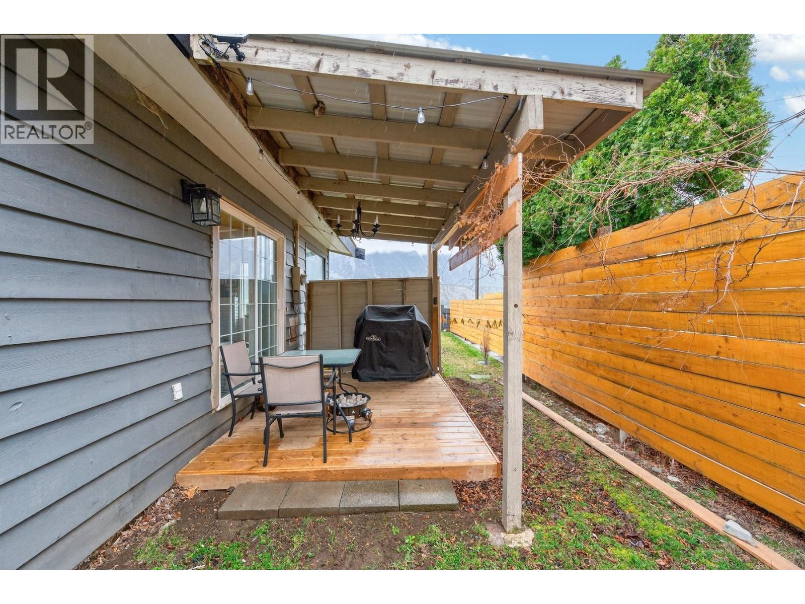 359 MOUNTAINVIEW Road, Lillooet