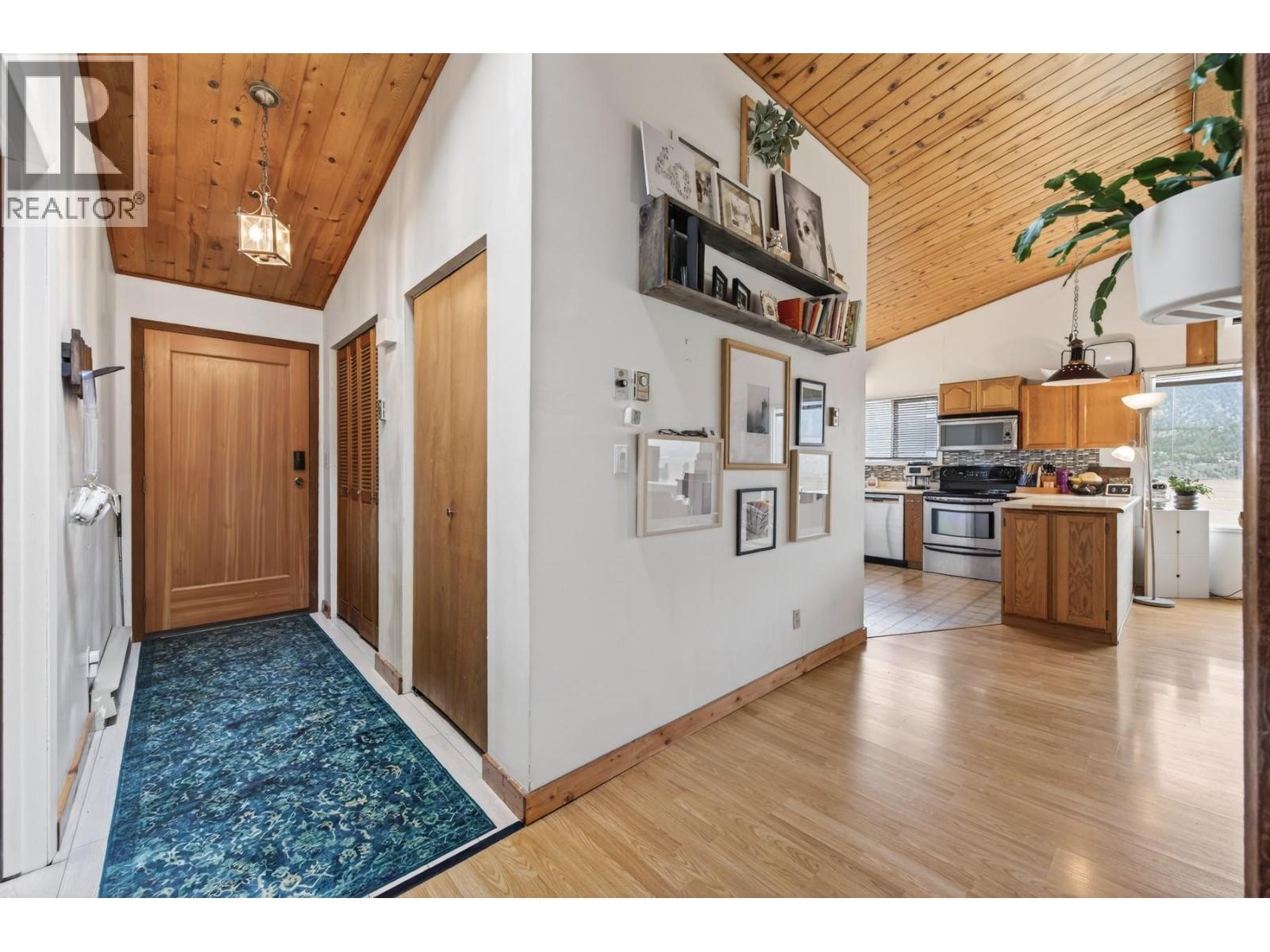 359 MOUNTAINVIEW Road, Lillooet