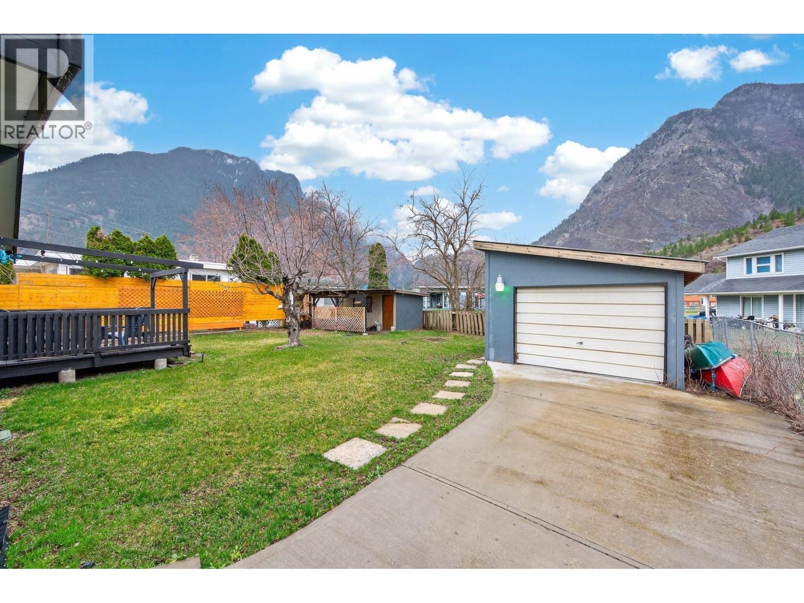 359 MOUNTAINVIEW Road, Lillooet