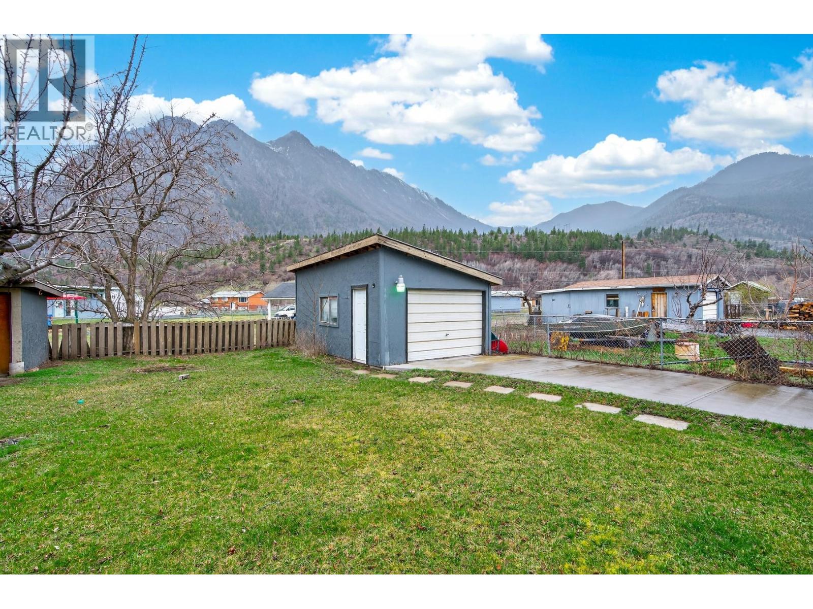359 MOUNTAINVIEW Road, Lillooet