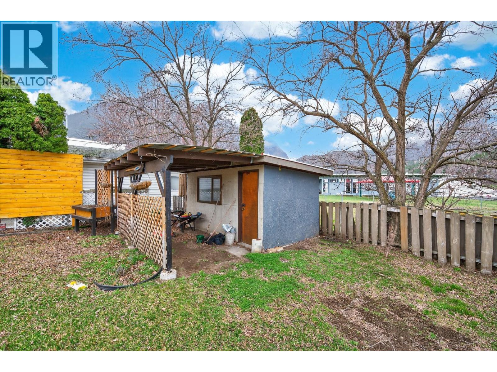 359 MOUNTAINVIEW Road, Lillooet