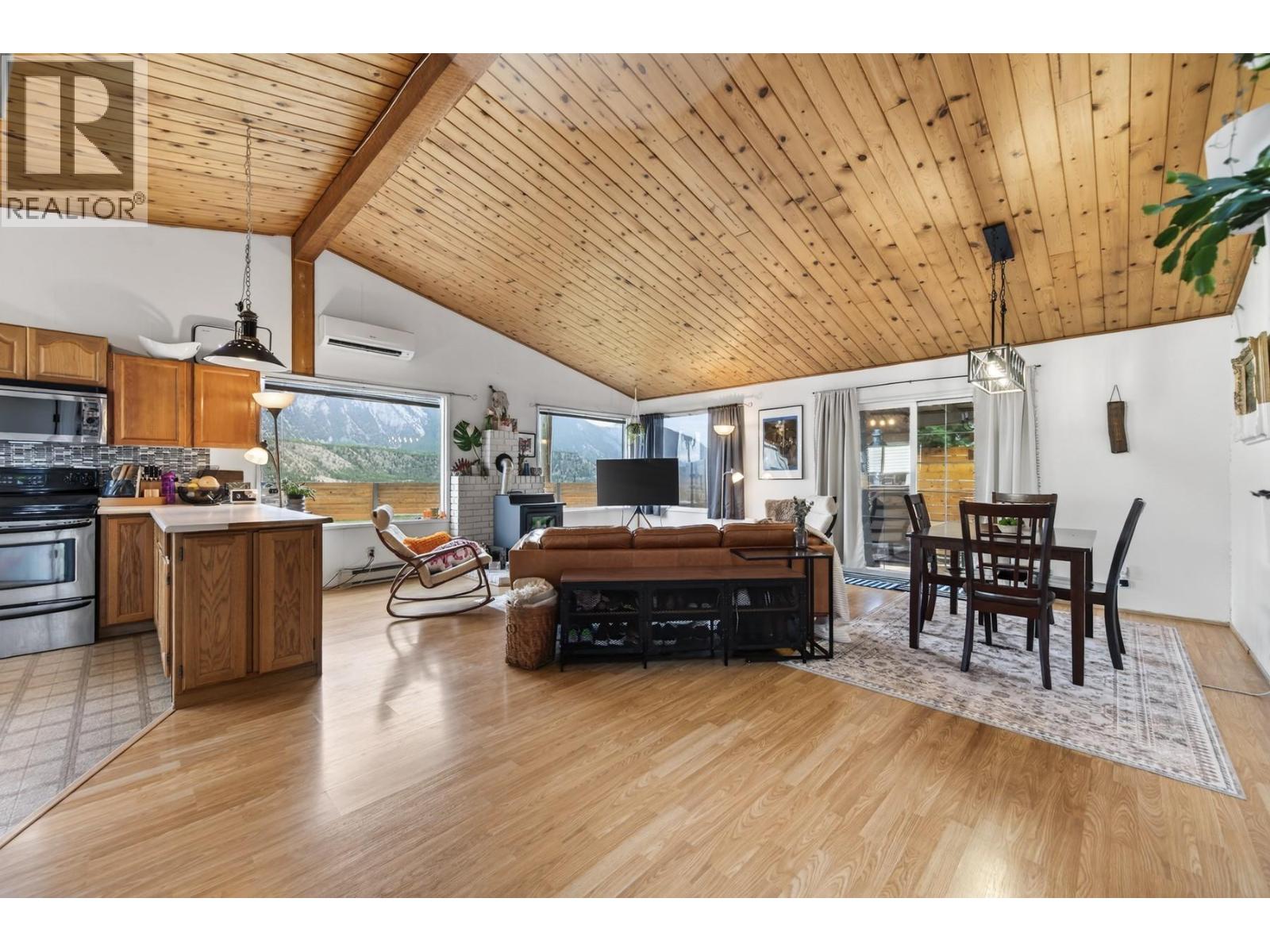 359 MOUNTAINVIEW Road, Lillooet