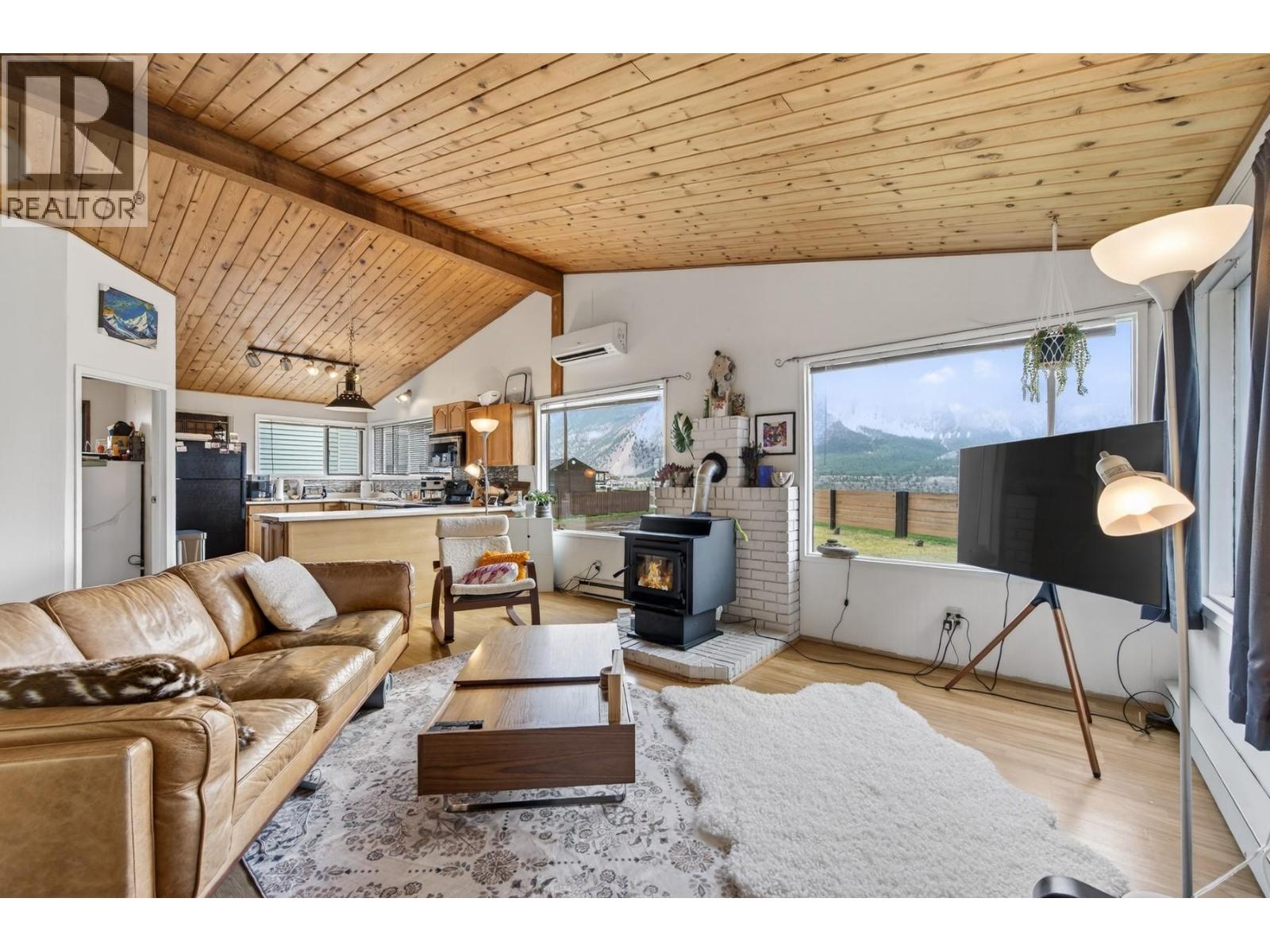 359 MOUNTAINVIEW Road, Lillooet