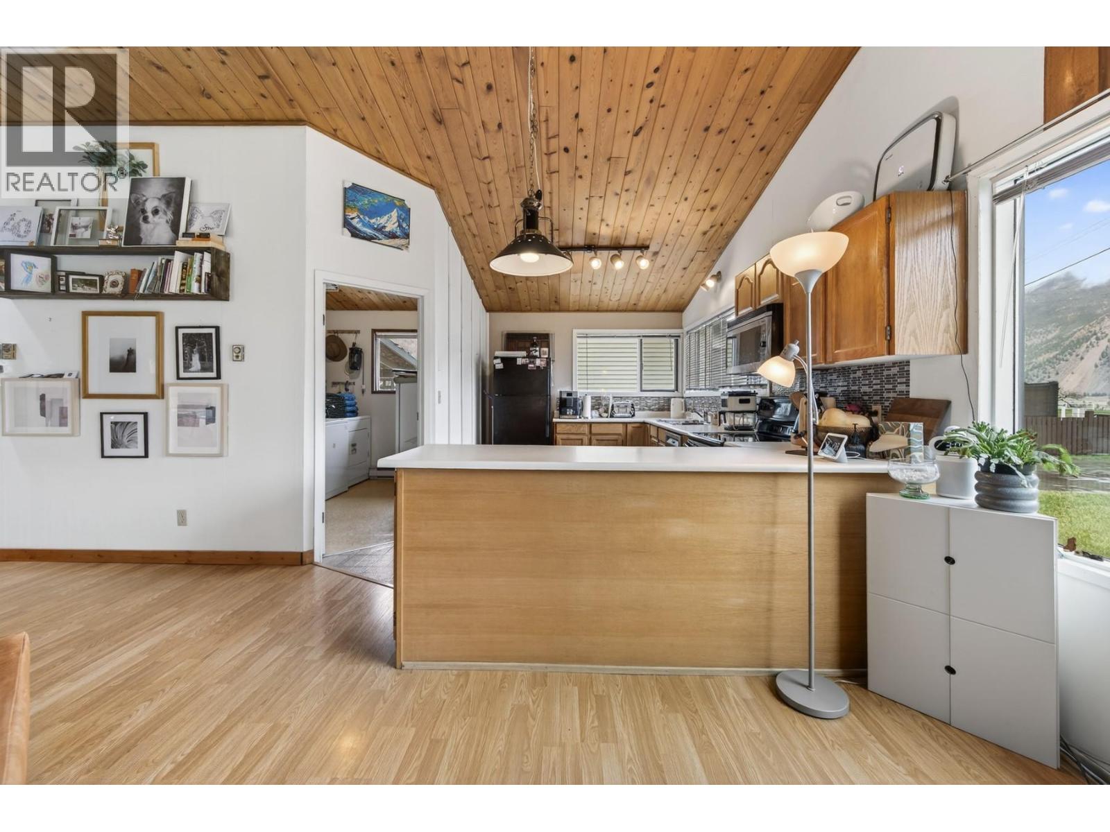 359 MOUNTAINVIEW Road, Lillooet