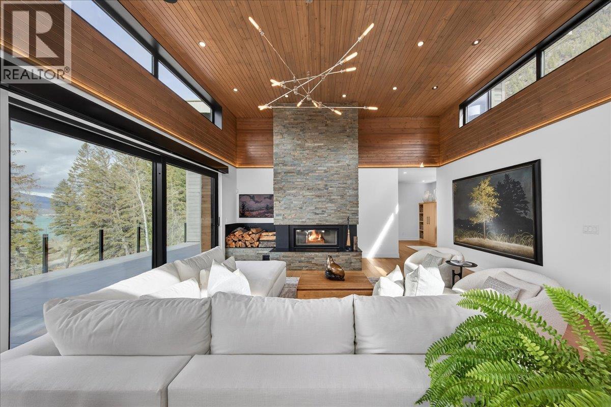  8799 GRAINGER Road, Canal Flats