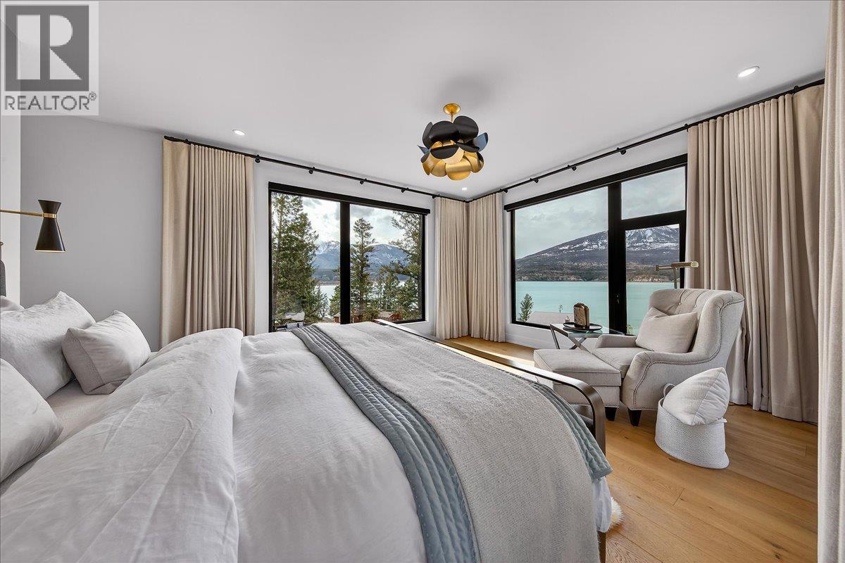  8799 GRAINGER Road, Canal Flats