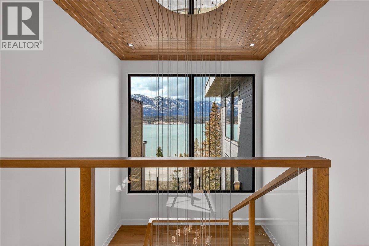  8799 GRAINGER Road, Canal Flats