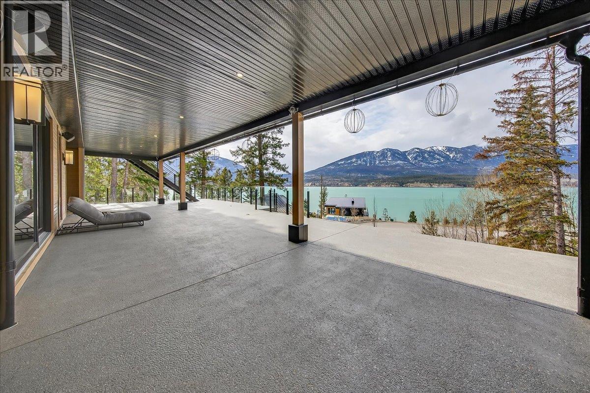  8799 GRAINGER Road, Canal Flats