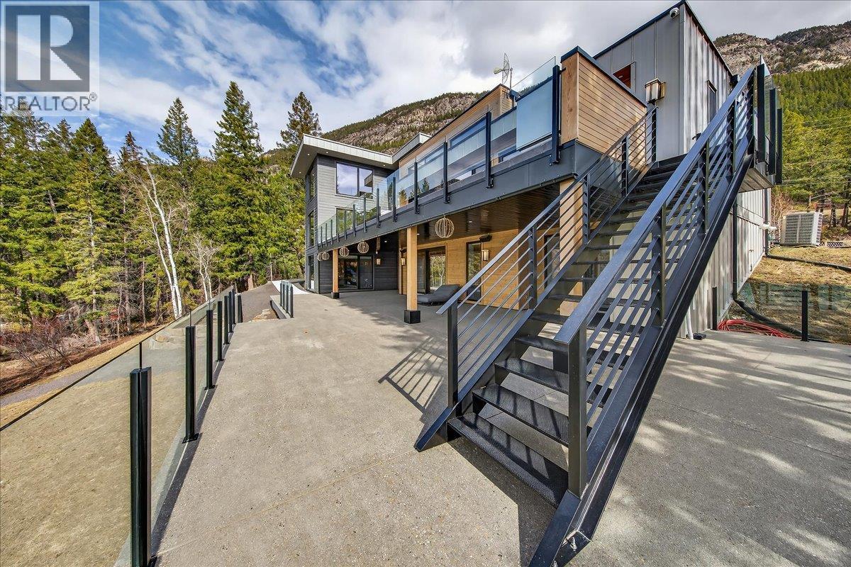  8799 GRAINGER Road, Canal Flats