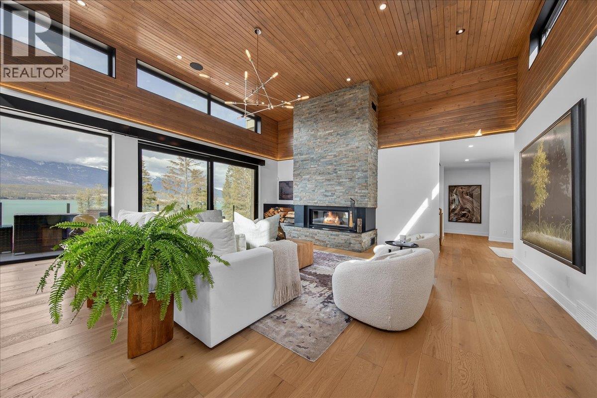  8799 GRAINGER Road, Canal Flats