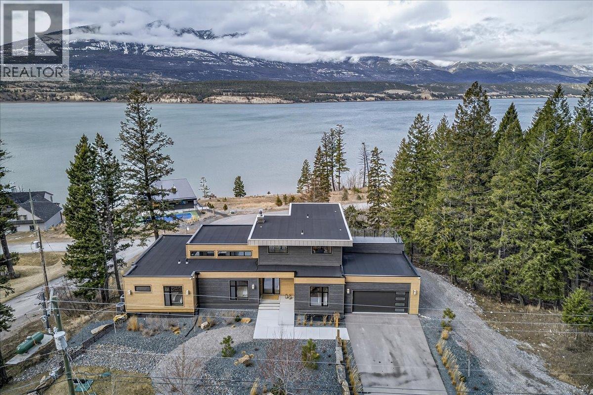  8799 GRAINGER Road, Canal Flats