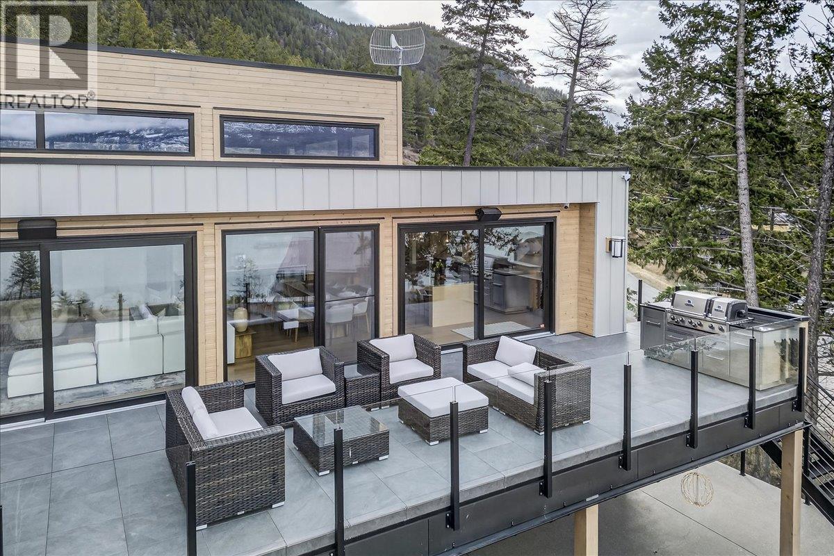  8799 GRAINGER Road, Canal Flats