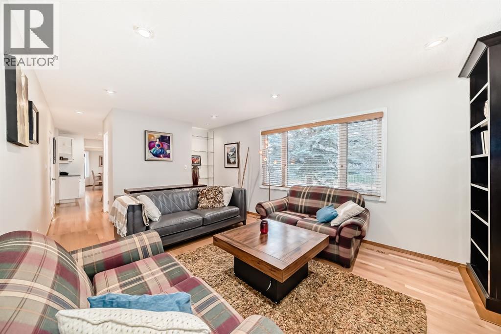 Single Family House for Sale in   Street NW Varsity Calgary 