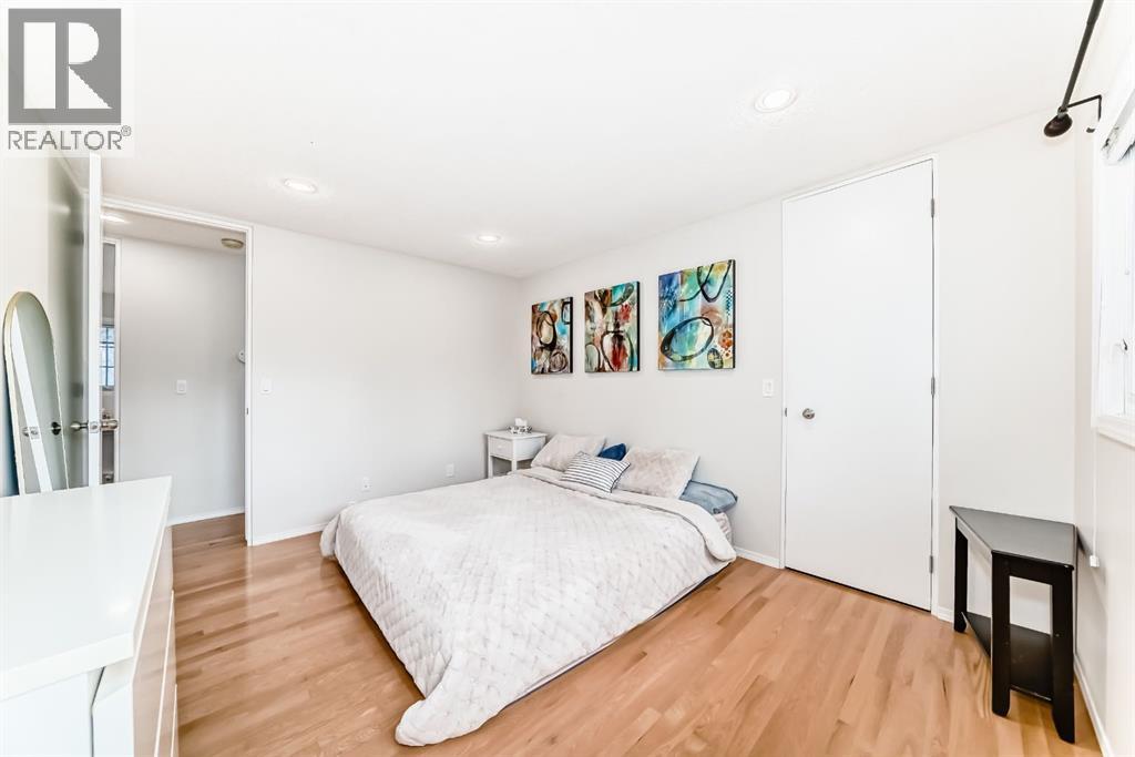 Single Family House for Sale in   Street NW Varsity Calgary 