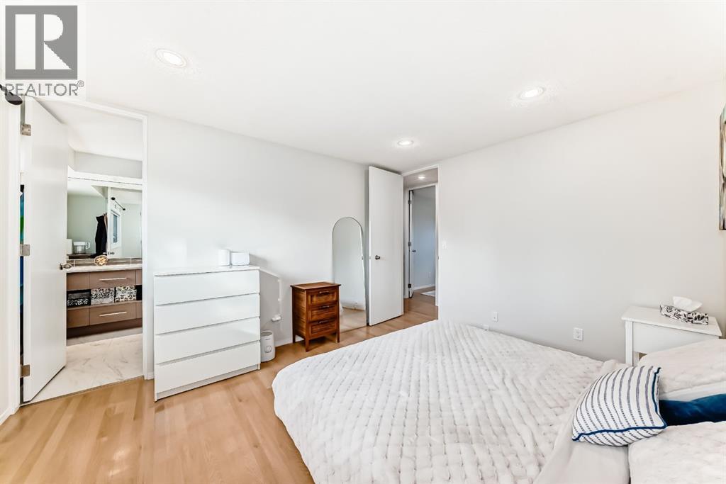 Single Family House for Sale in   Street NW Varsity Calgary 