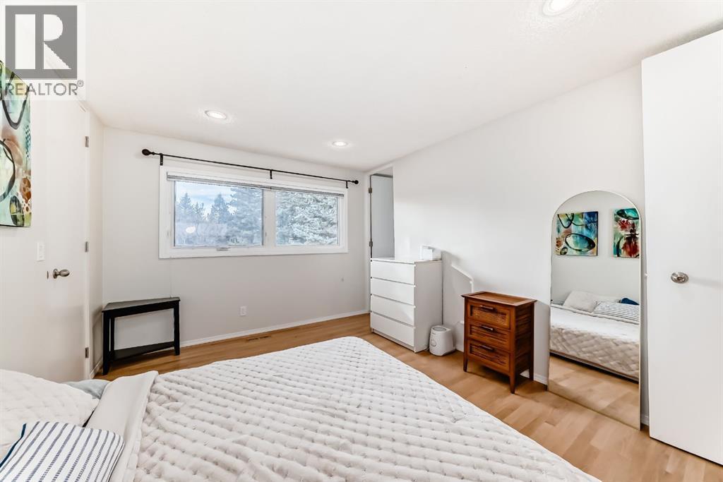 Single Family House for Sale in   Street NW Varsity Calgary 