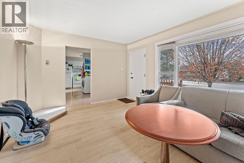 2310 GREENFIELD AVENUE - Image 3