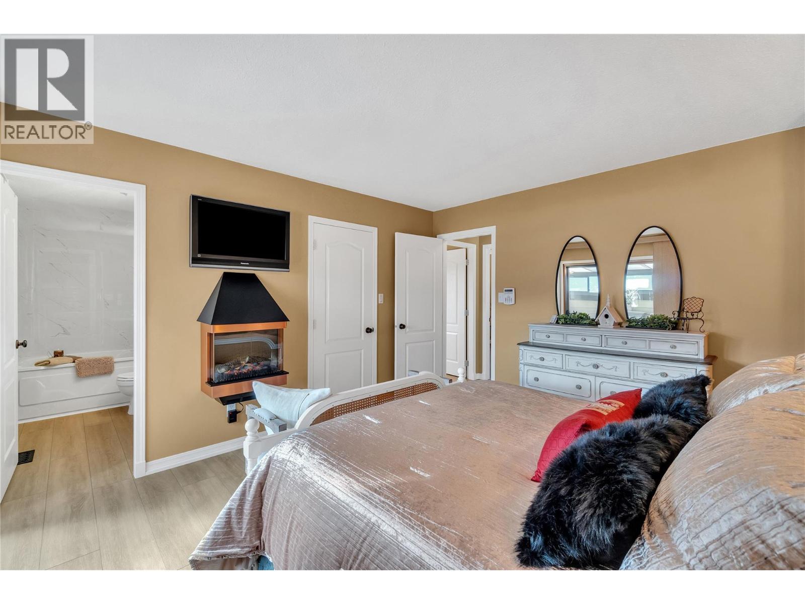 2463 IRVINE Avenue, Merritt