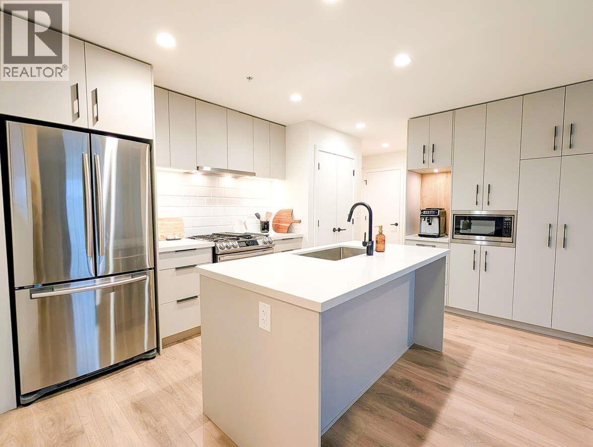 316 3038 ST GEORGE Street - main photo