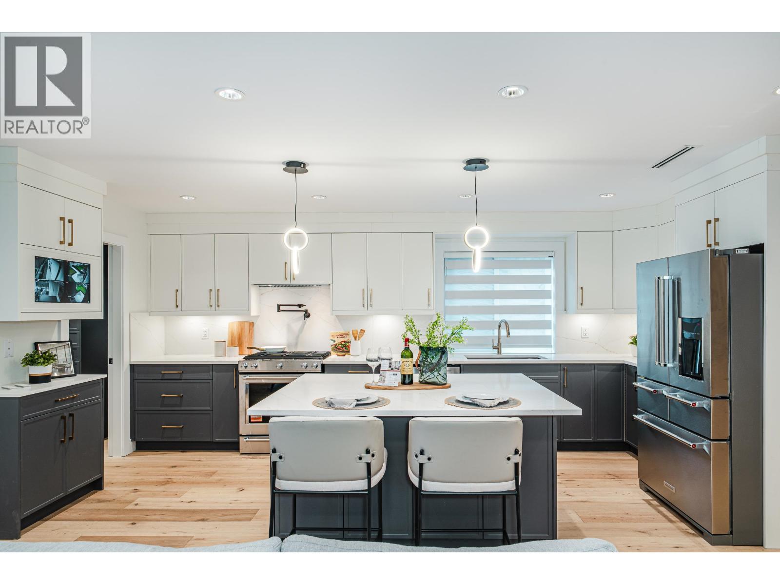 4919 VENABLES STREET, Burnaby