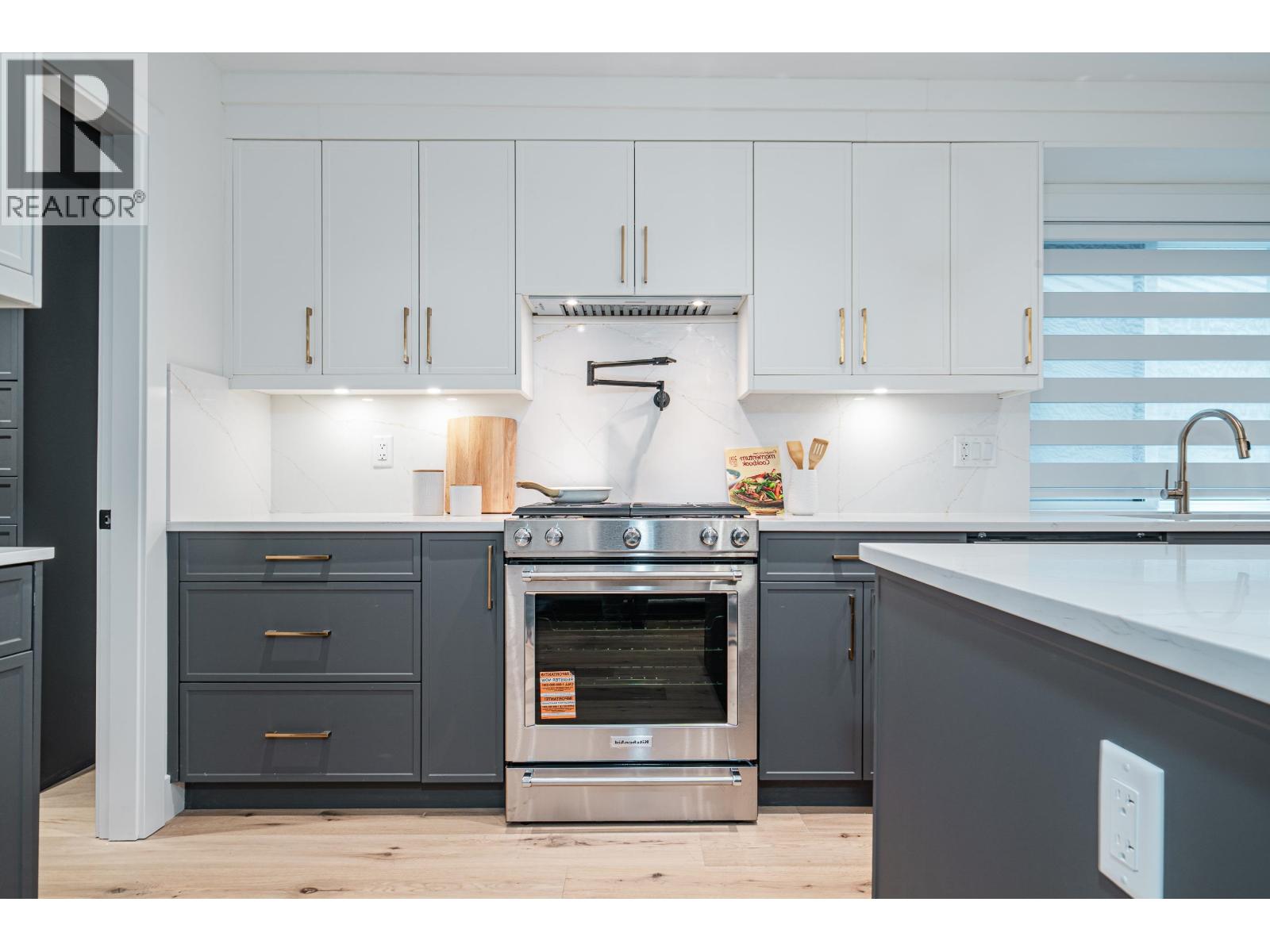 4919 VENABLES STREET, Burnaby