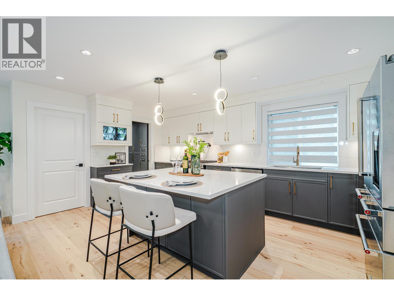 4919 VENABLES STREET, Burnaby