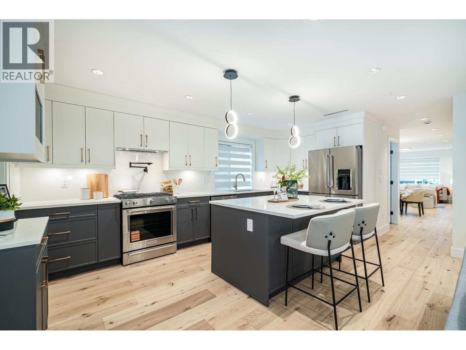 4919 VENABLES STREET, Burnaby