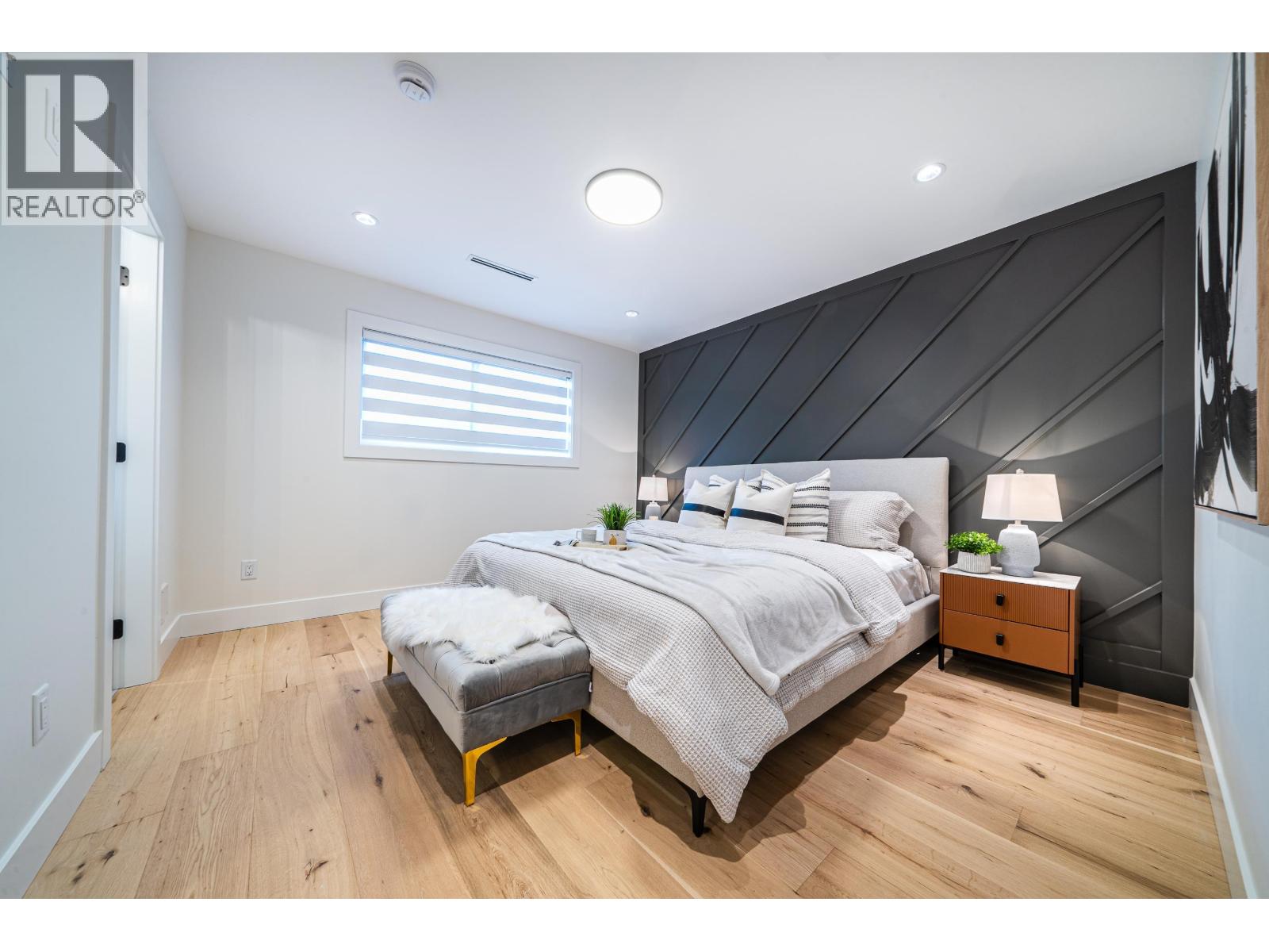 4919 VENABLES STREET, Burnaby