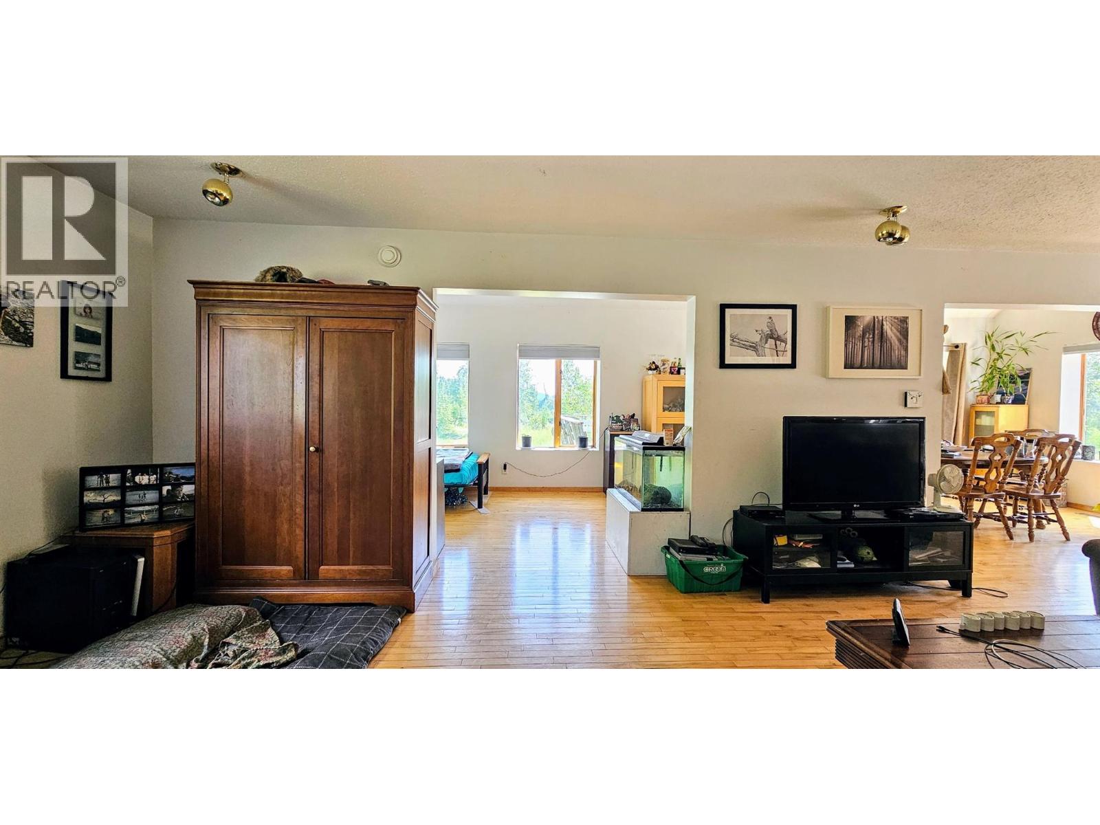 3560 ISLAND POND Road, Skookumchuck