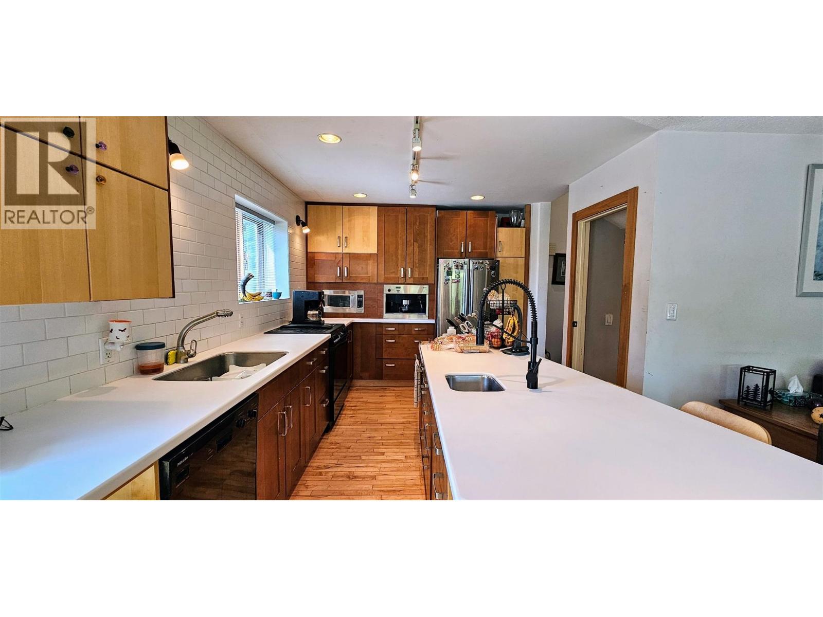 3560 ISLAND POND Road - 5