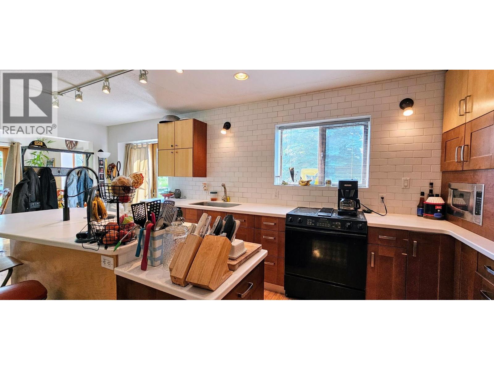 3560 ISLAND POND Road, Skookumchuck