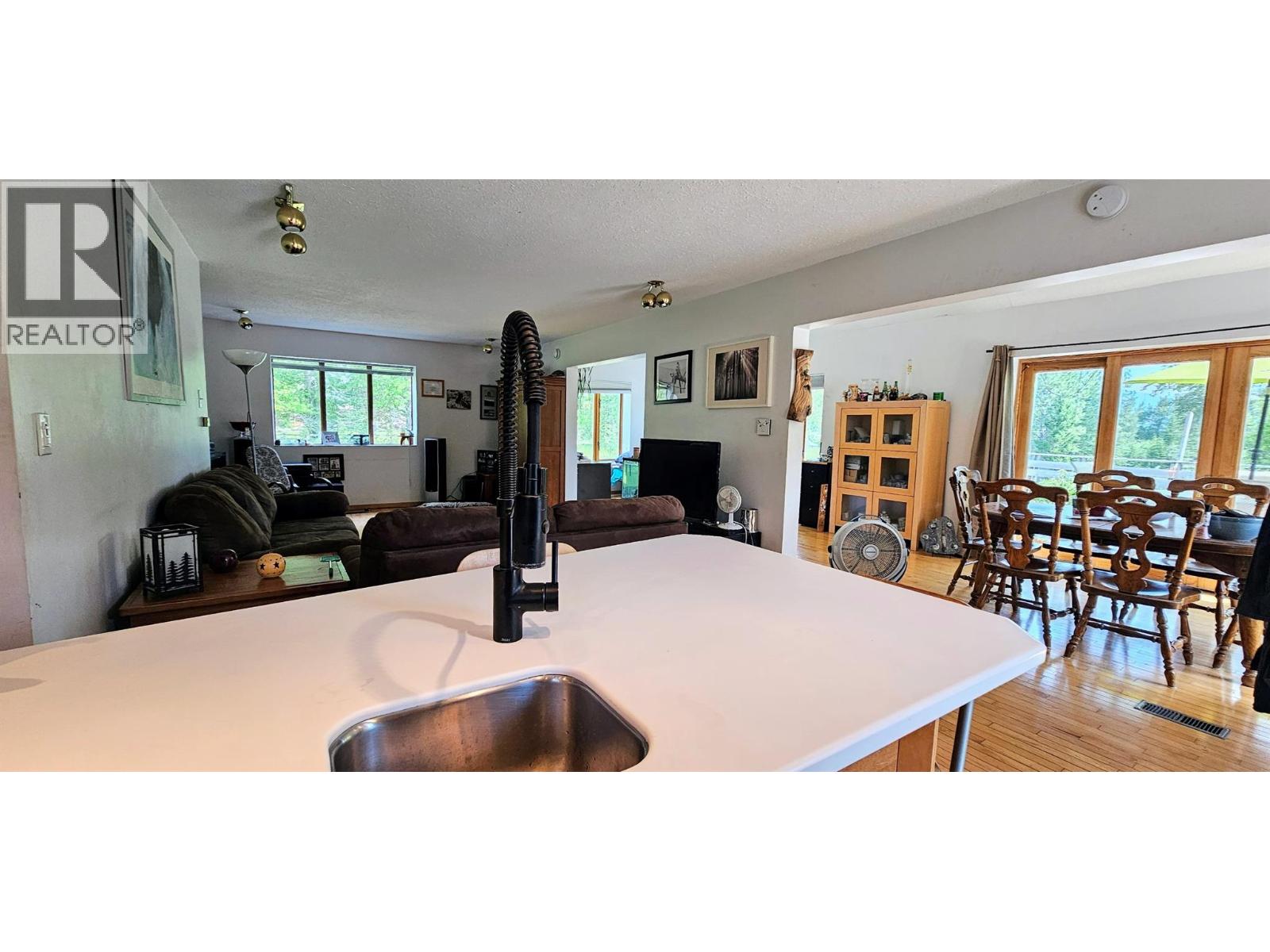 3560 ISLAND POND Road, Skookumchuck