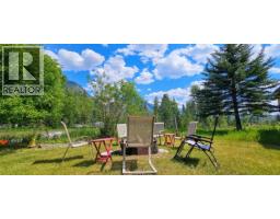 3560 Island Pond Road, Skookumchuck, BC V0B2E0 Photo 37