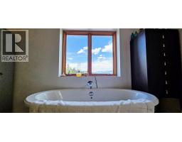 3560 Island Pond Road, Skookumchuck, BC V0B2E0 Photo 27