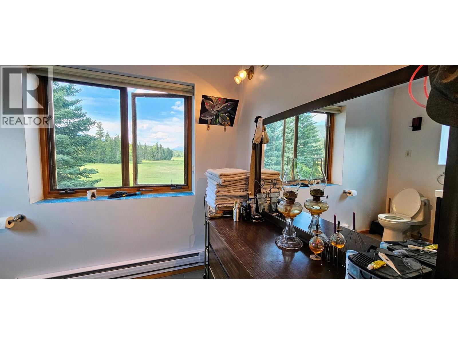 3560 ISLAND POND Road, Skookumchuck