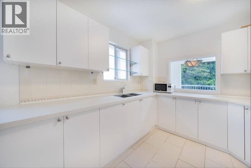 Upper 4533 W 16TH AVE