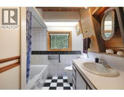 1550 Dalziel Rd, Denman Island, BC V0R1T0 Photo 24