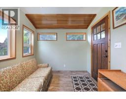 Living room - 1550 Dalziel Rd, Denman Island, BC V0R1T0 Photo 11