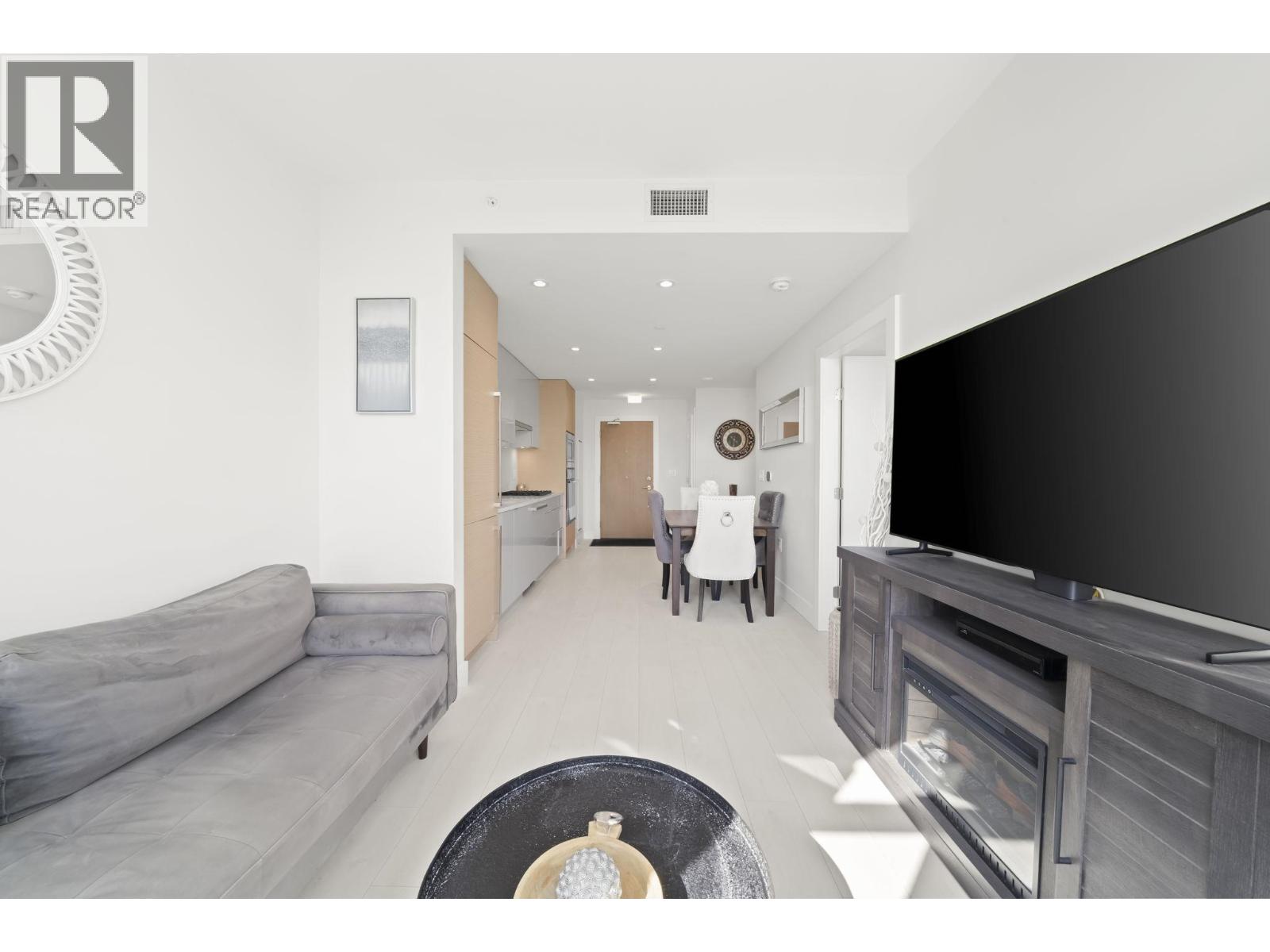 2201 3438 SAWMILL CRESCENT