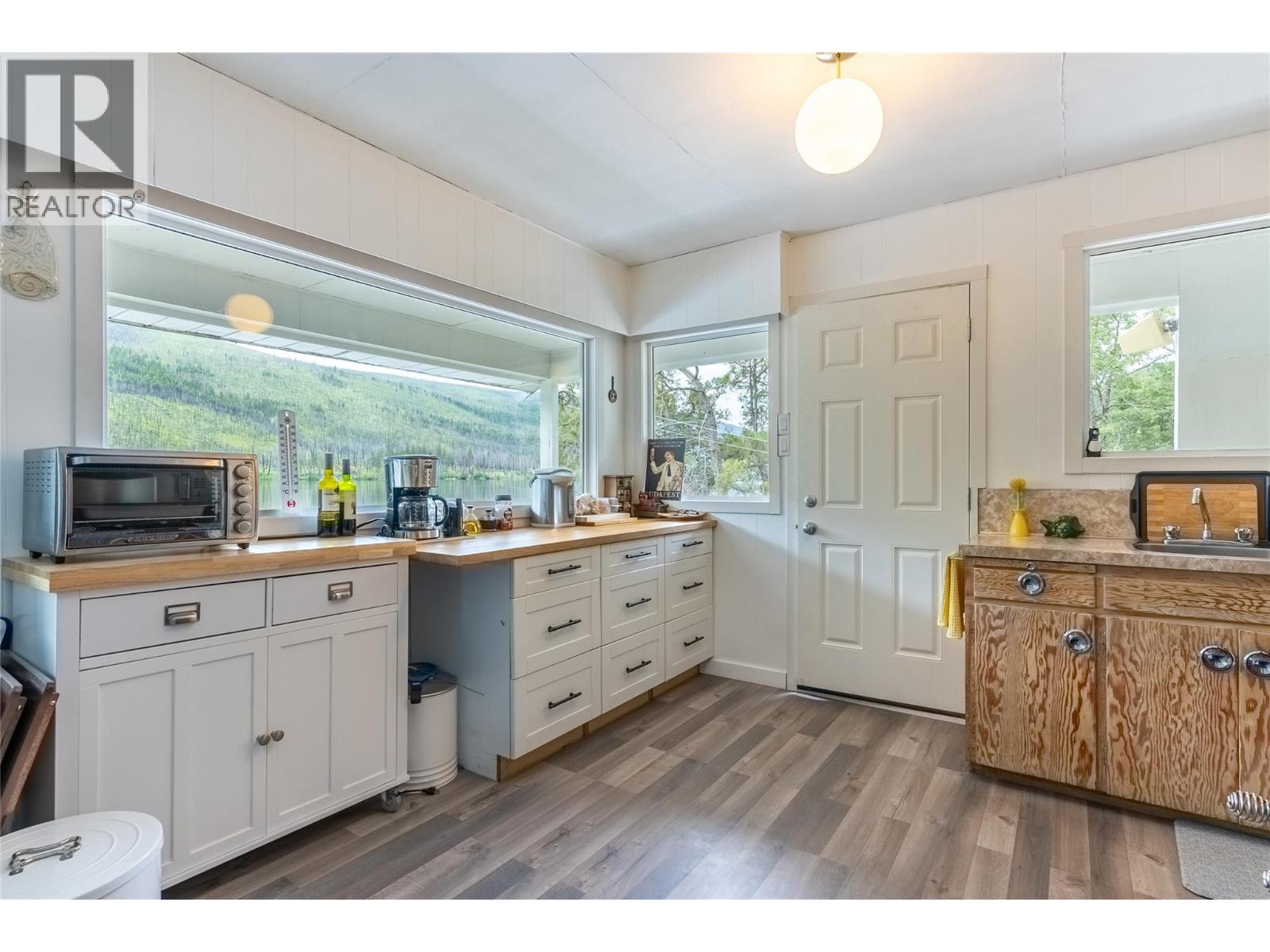 2526 Loon Lake Road, Loon Lake