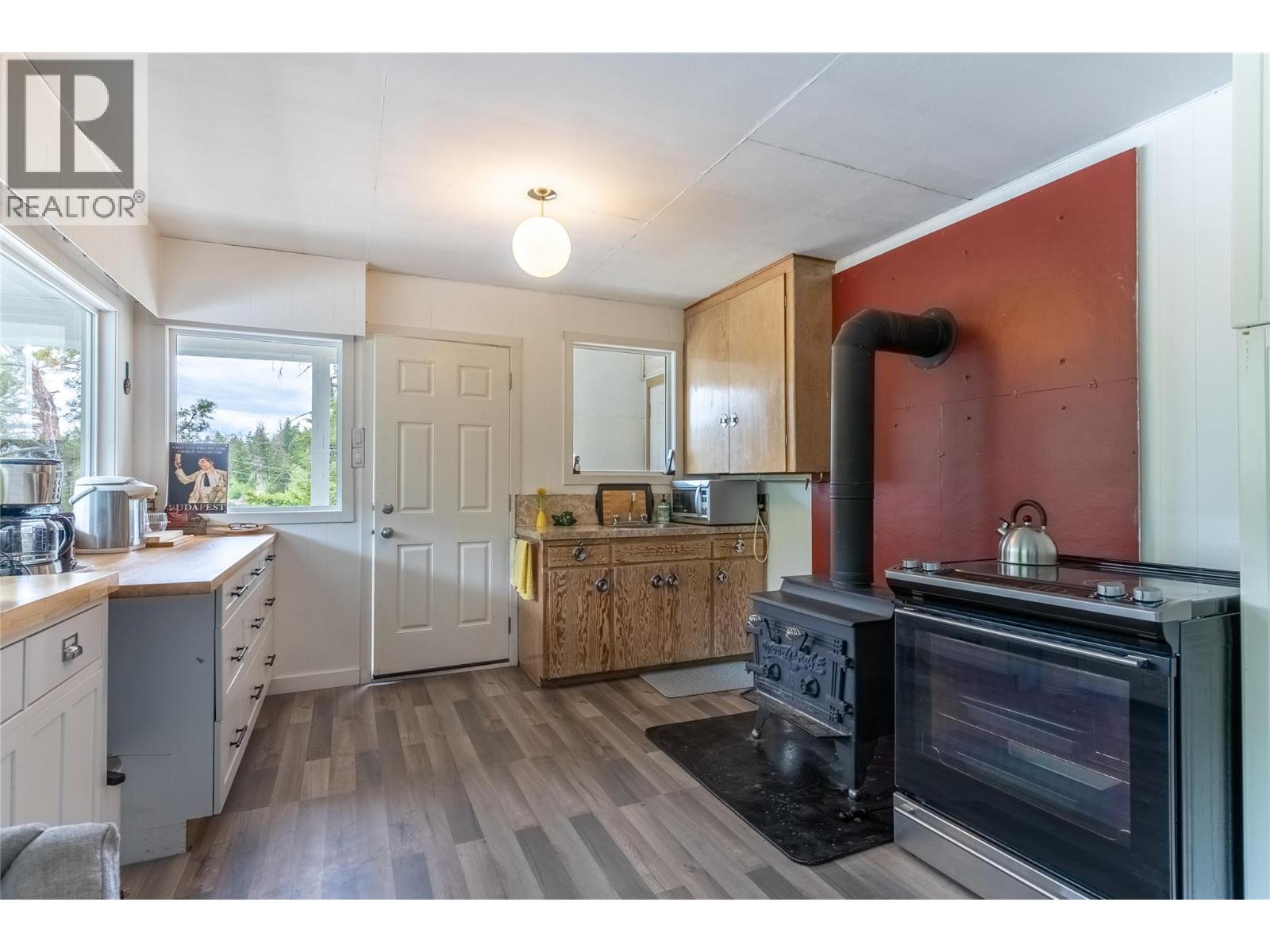 2526 Loon Lake Road, Loon Lake