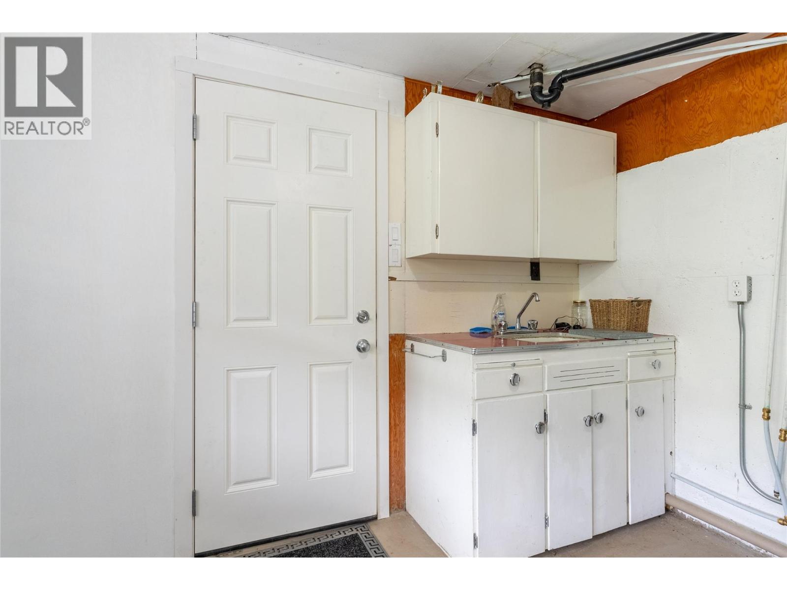 2526 Loon Lake Road, Loon Lake