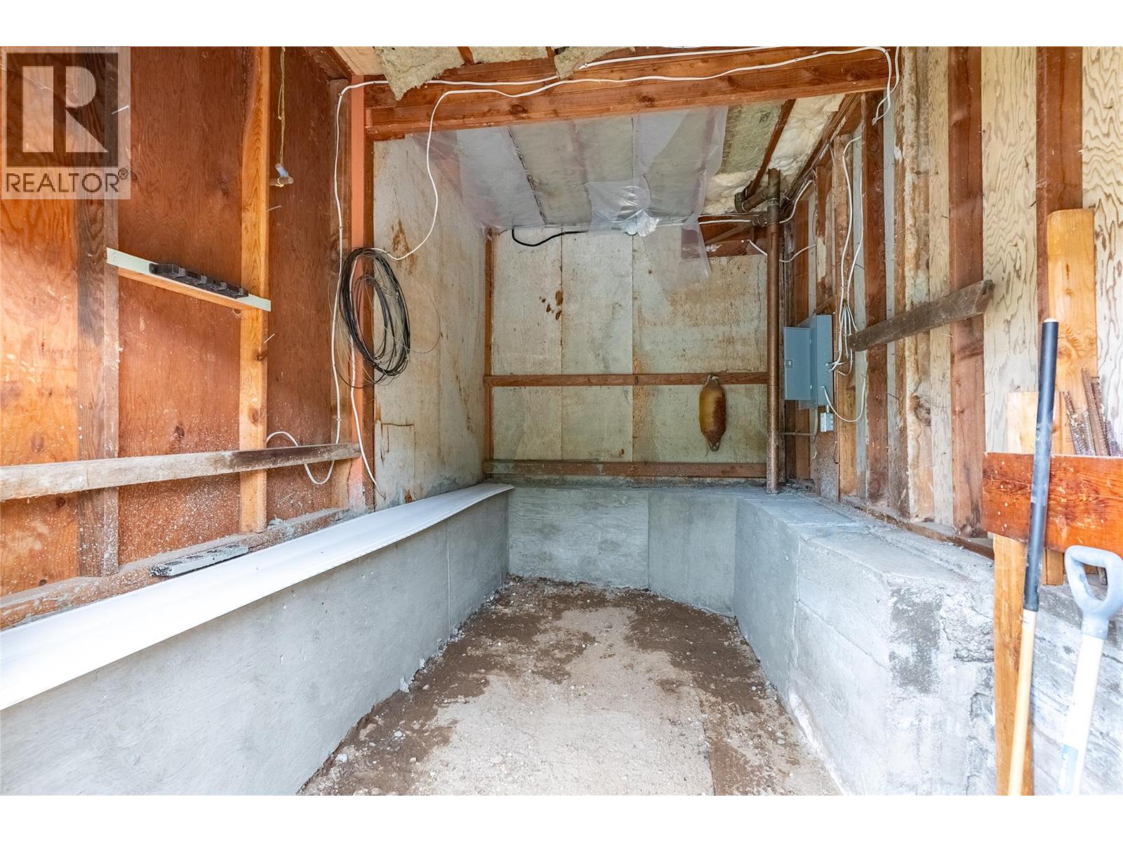 2526 Loon Lake Road, Loon Lake