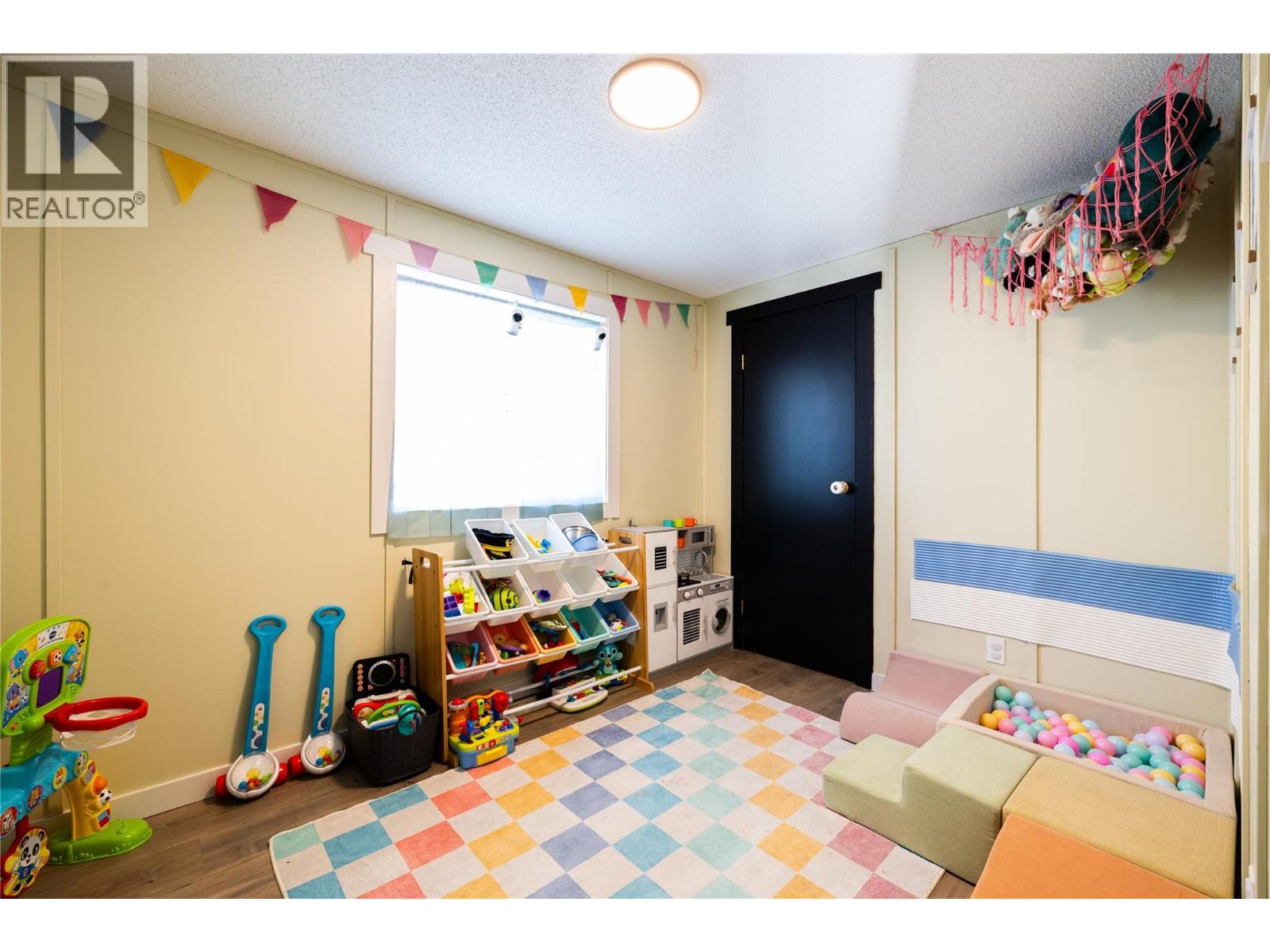 #77 1555 HOWE ROAD - 20