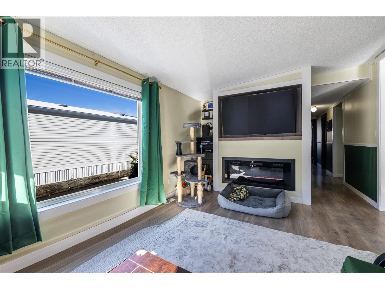 #77 1555 HOWE ROAD - 9