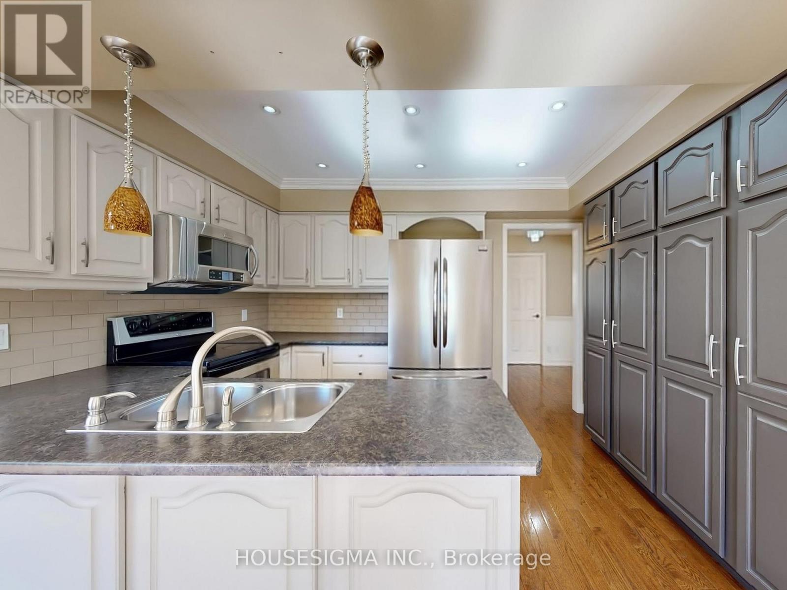 952 PEGGOTY CIRCLE - 12