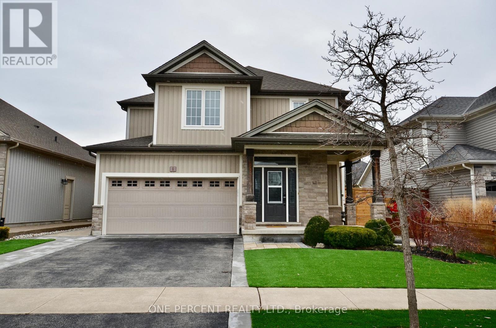 8 MOES CRESCENT - 1