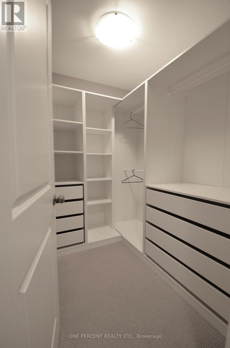 8 MOES CRESCENT - 16